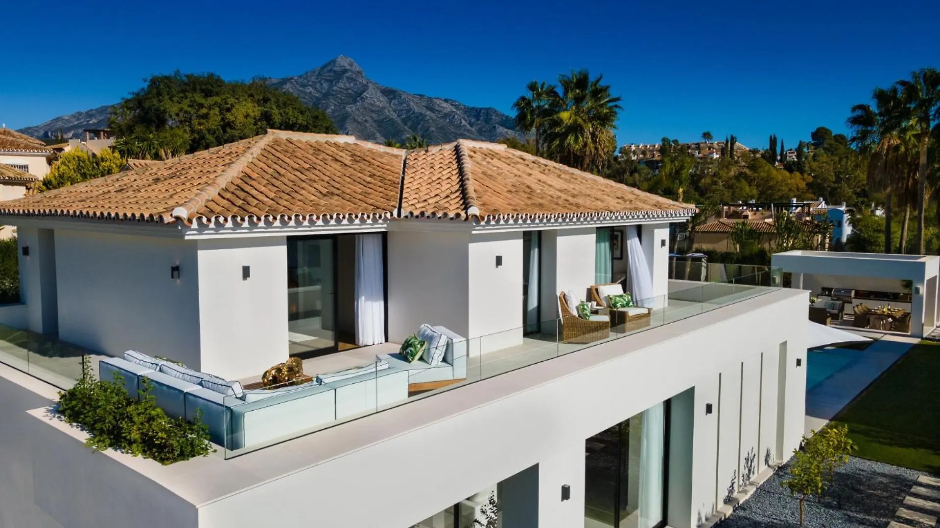 Vacation Marbella I The Nicklaus Villa, Glistening Heated Pool, Hot Tub, Spa Room, Golf Valley, 5 Min Puerto Banus